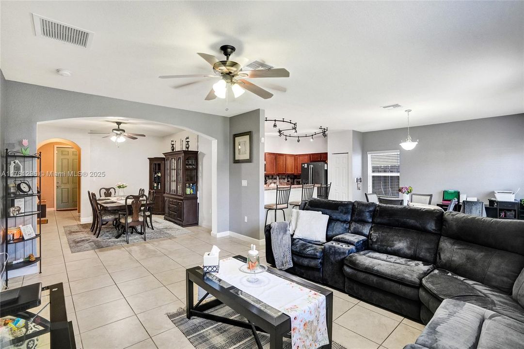 Recently Sold: $480,000 (3 beds, 2 baths, 1678 Square Feet)