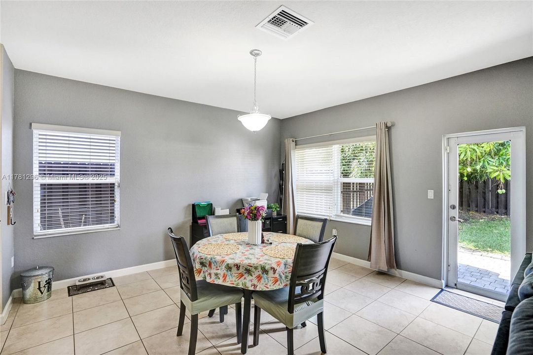 Recently Sold: $480,000 (3 beds, 2 baths, 1678 Square Feet)