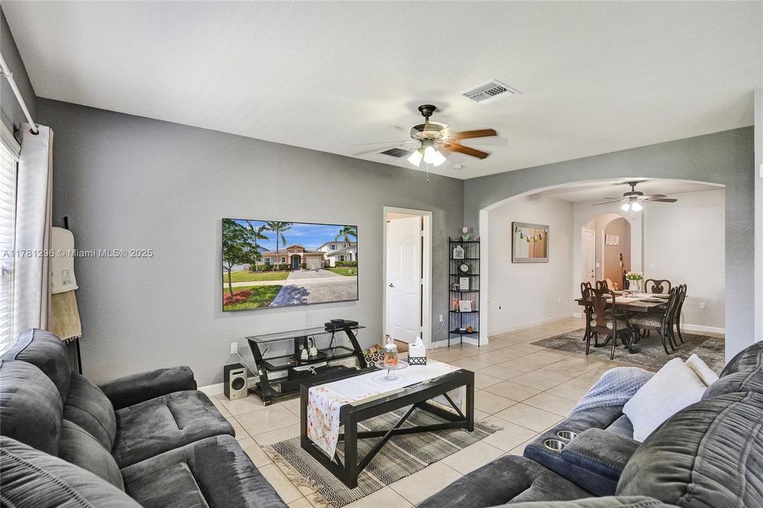 Recently Sold: $480,000 (3 beds, 2 baths, 1678 Square Feet)