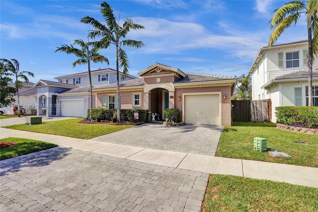 Recently Sold: $480,000 (3 beds, 2 baths, 1678 Square Feet)