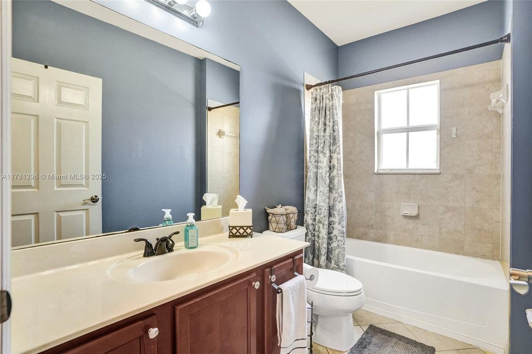 Recently Sold: $480,000 (3 beds, 2 baths, 1678 Square Feet)