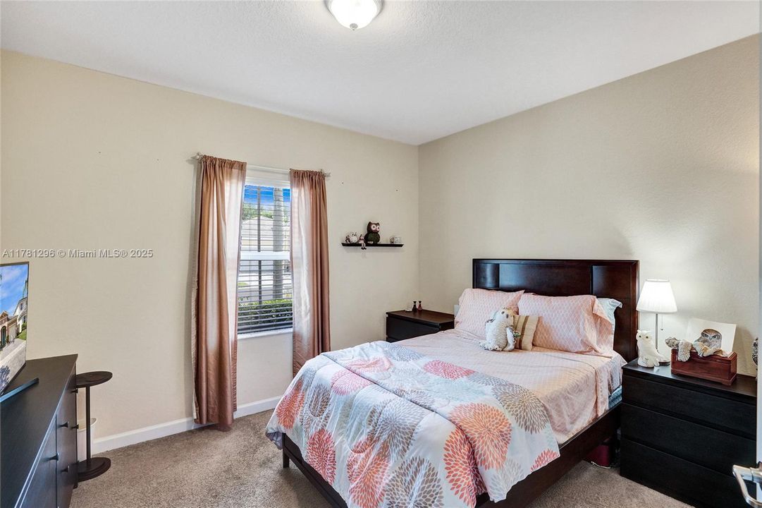 Recently Sold: $480,000 (3 beds, 2 baths, 1678 Square Feet)