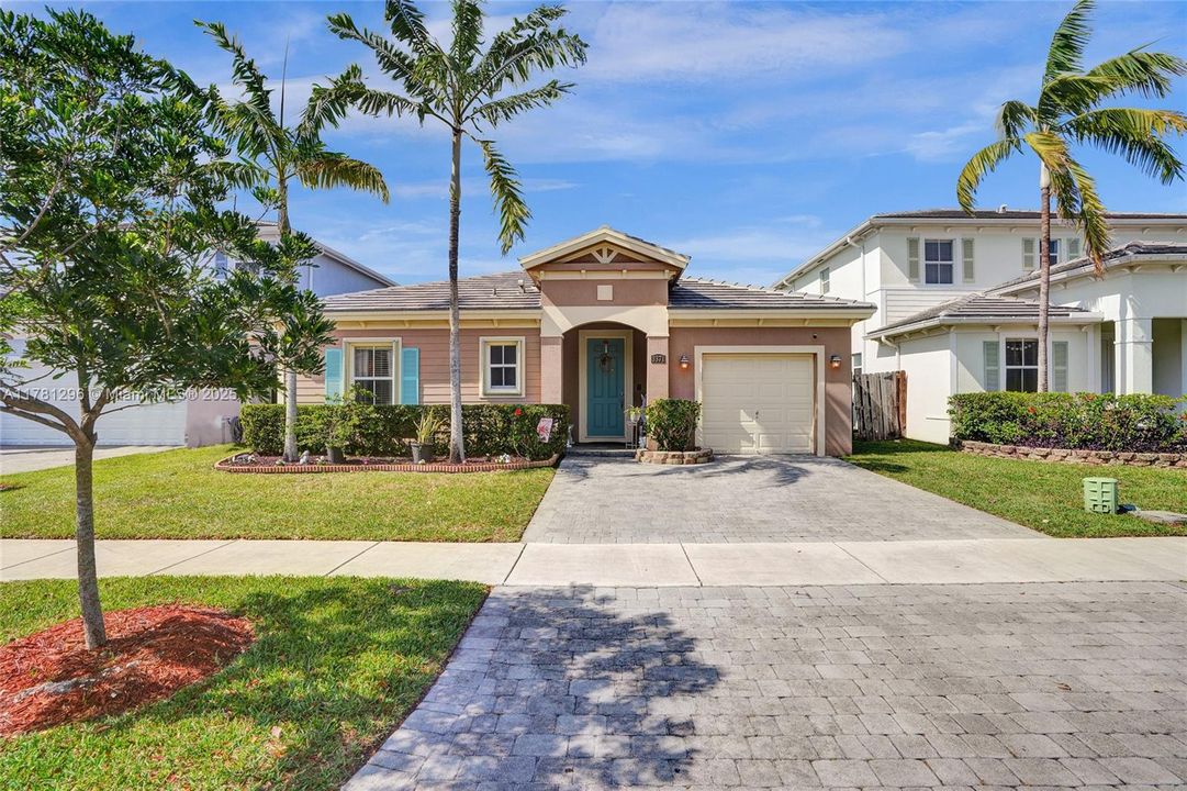 Recently Sold: $480,000 (3 beds, 2 baths, 1678 Square Feet)