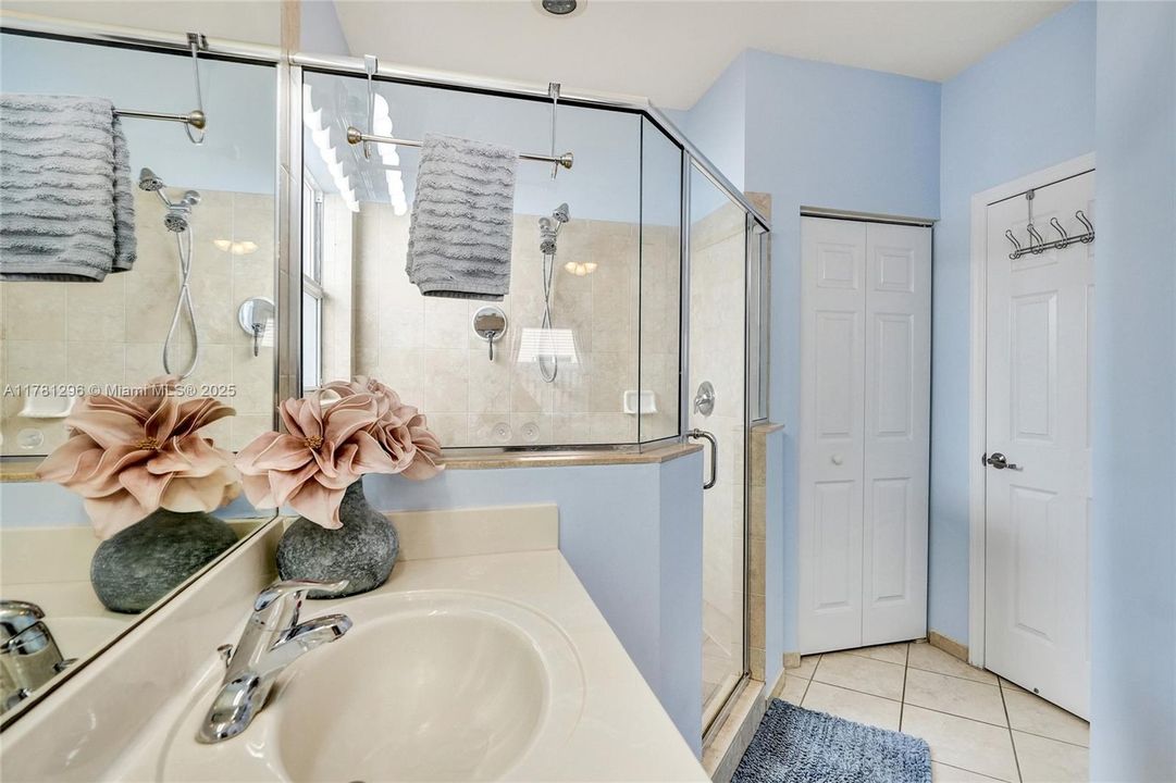 Recently Sold: $480,000 (3 beds, 2 baths, 1678 Square Feet)