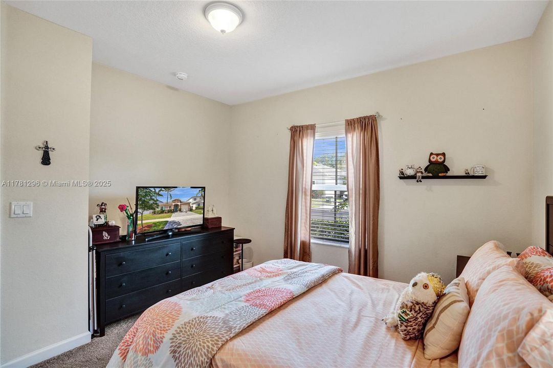 Recently Sold: $480,000 (3 beds, 2 baths, 1678 Square Feet)