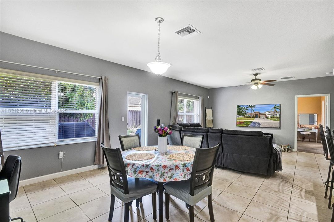 Recently Sold: $480,000 (3 beds, 2 baths, 1678 Square Feet)