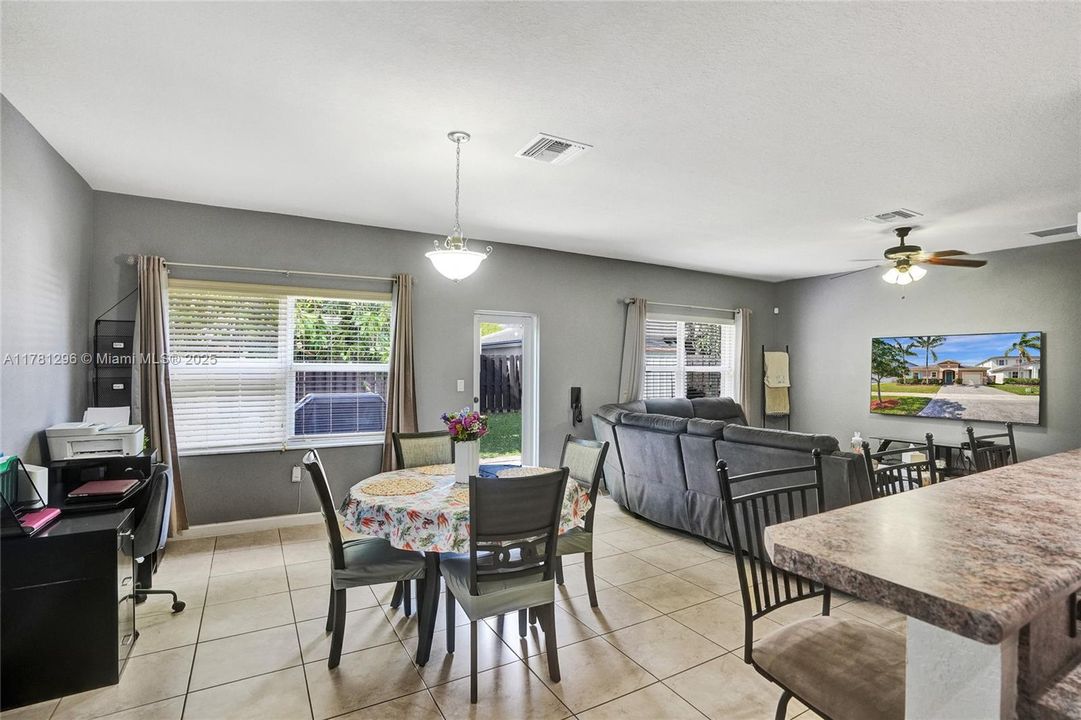 Recently Sold: $480,000 (3 beds, 2 baths, 1678 Square Feet)