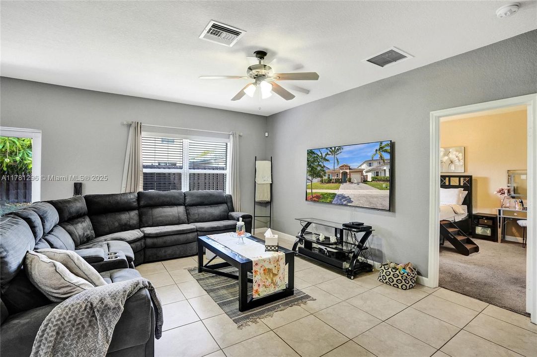 Recently Sold: $480,000 (3 beds, 2 baths, 1678 Square Feet)