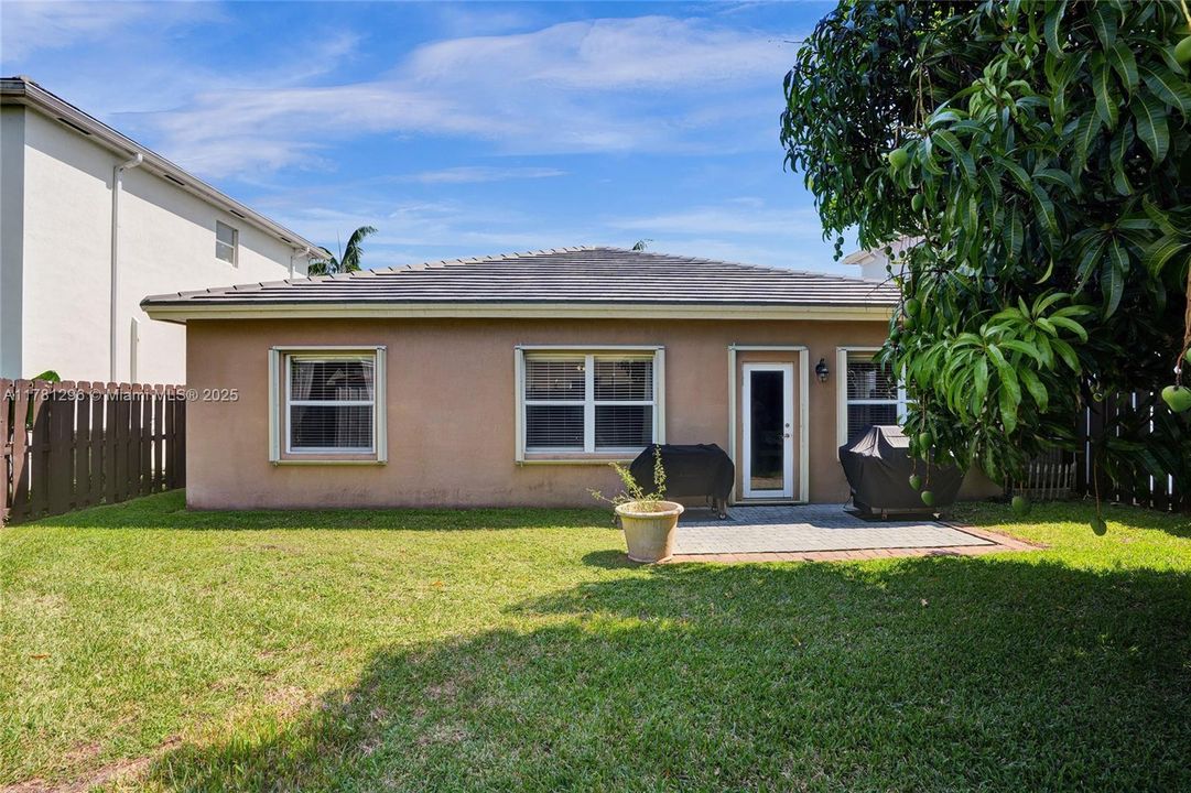 Recently Sold: $480,000 (3 beds, 2 baths, 1678 Square Feet)