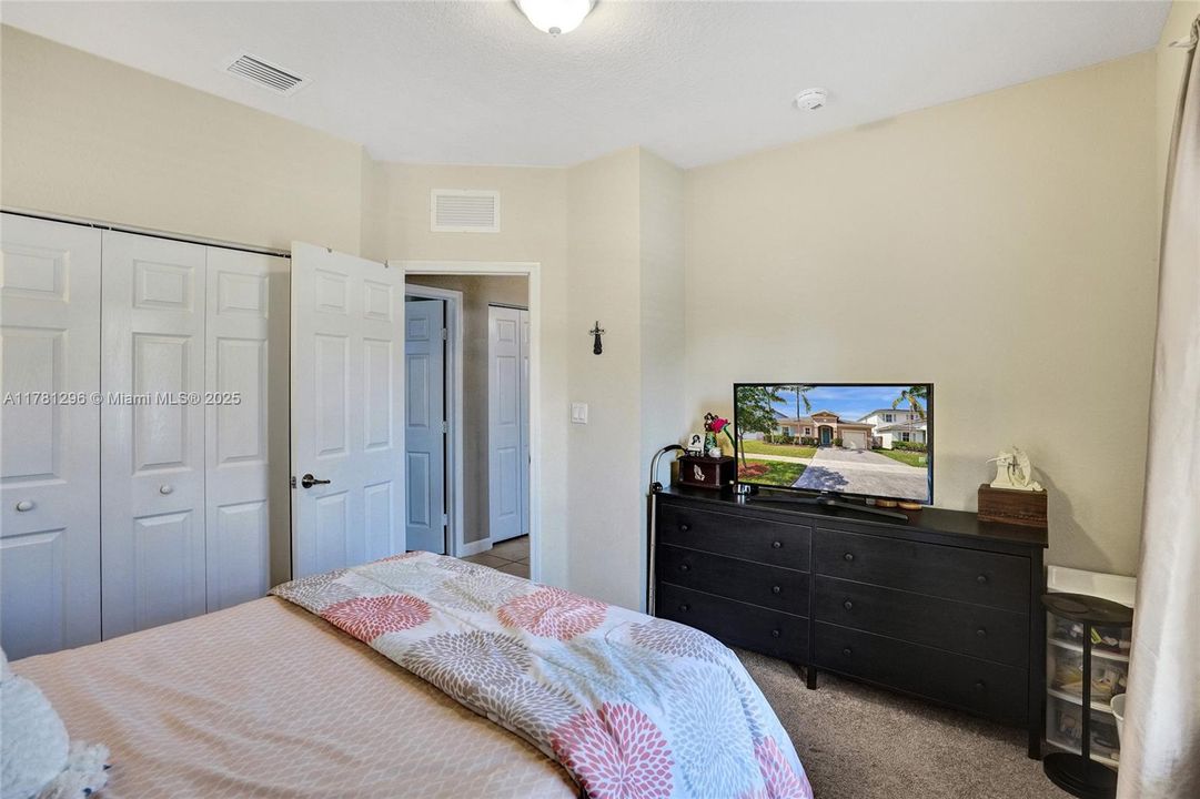 Recently Sold: $480,000 (3 beds, 2 baths, 1678 Square Feet)