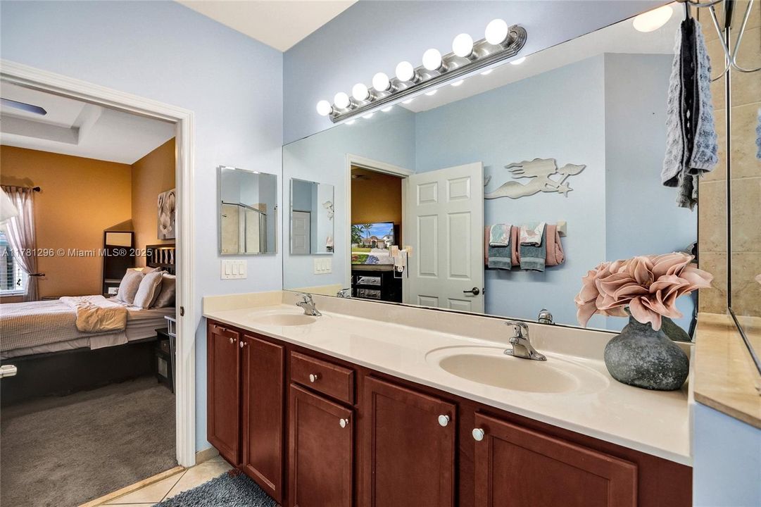 Recently Sold: $480,000 (3 beds, 2 baths, 1678 Square Feet)