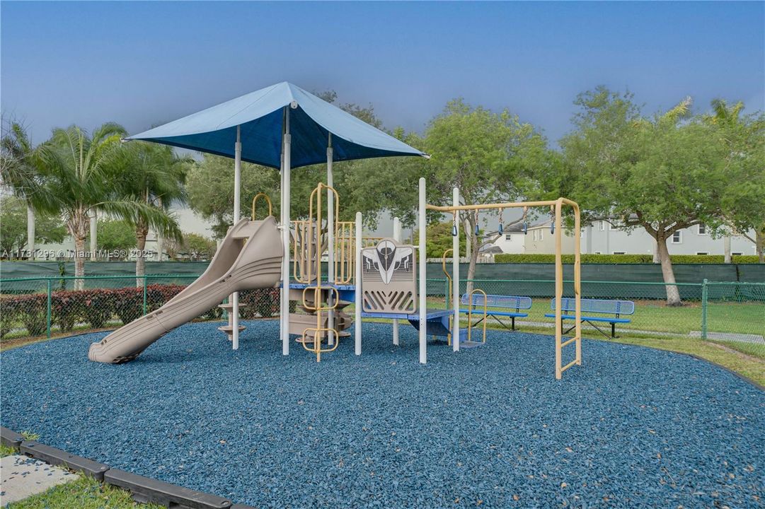 Recently Sold: $480,000 (3 beds, 2 baths, 1678 Square Feet)