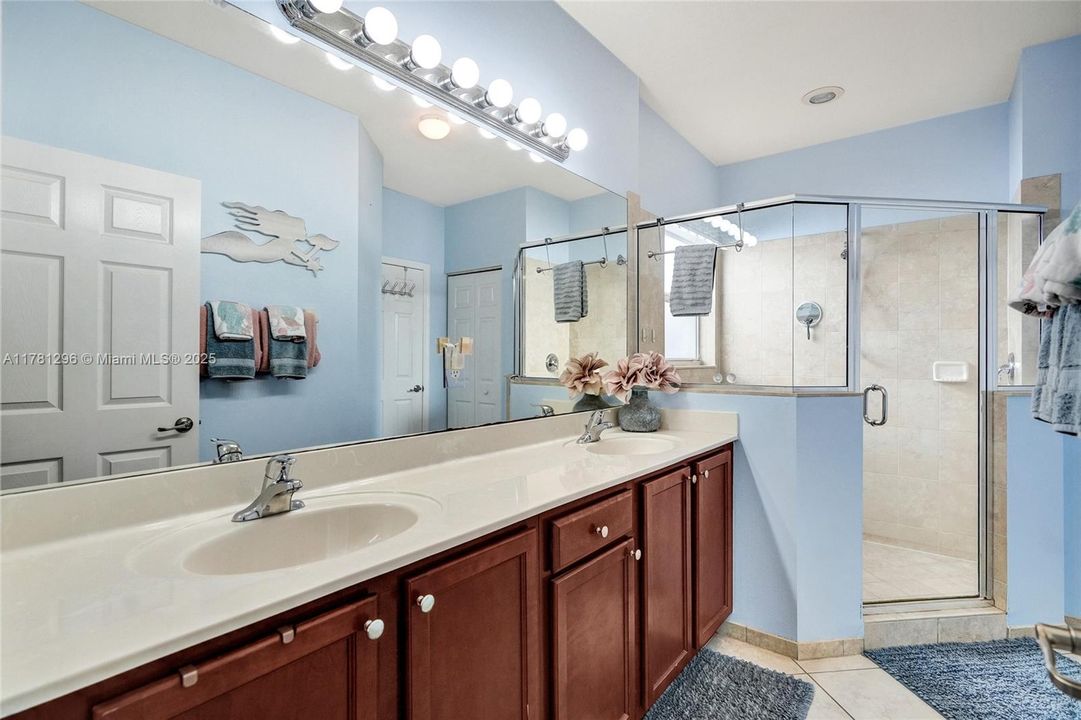 Recently Sold: $480,000 (3 beds, 2 baths, 1678 Square Feet)