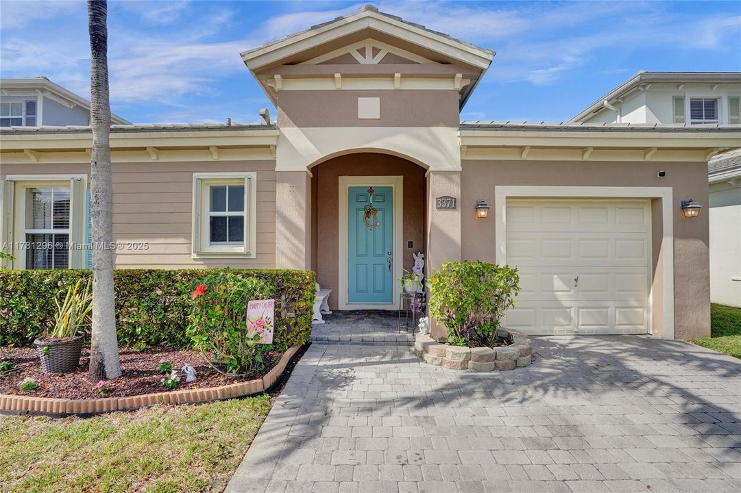 Recently Sold: $480,000 (3 beds, 2 baths, 1678 Square Feet)