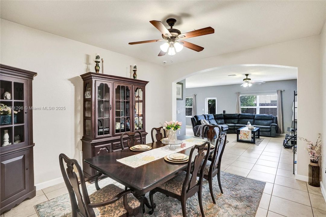 Recently Sold: $480,000 (3 beds, 2 baths, 1678 Square Feet)