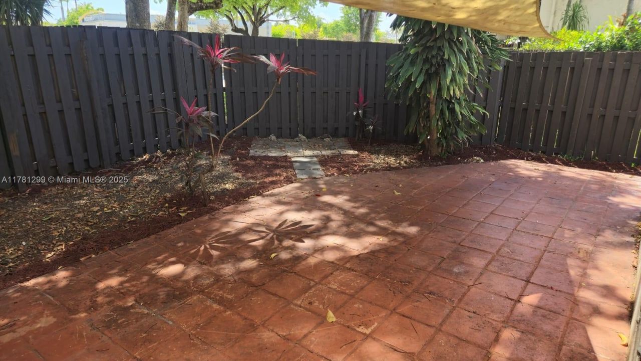 Active With Contract: $399,900 (3 beds, 3 baths, 1340 Square Feet)