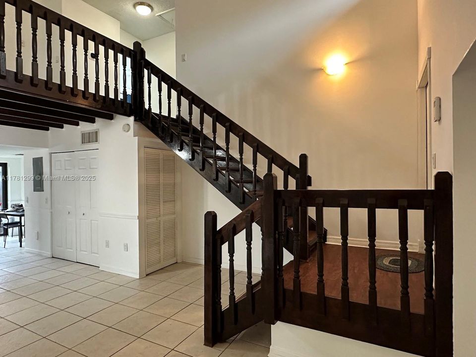 Active With Contract: $399,900 (3 beds, 3 baths, 1340 Square Feet)