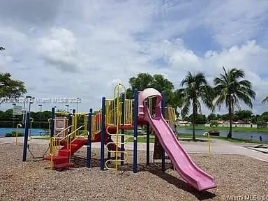 Active With Contract: $399,900 (3 beds, 3 baths, 1340 Square Feet)