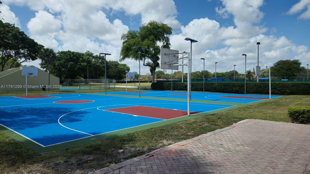 Active With Contract: $399,900 (3 beds, 3 baths, 1340 Square Feet)