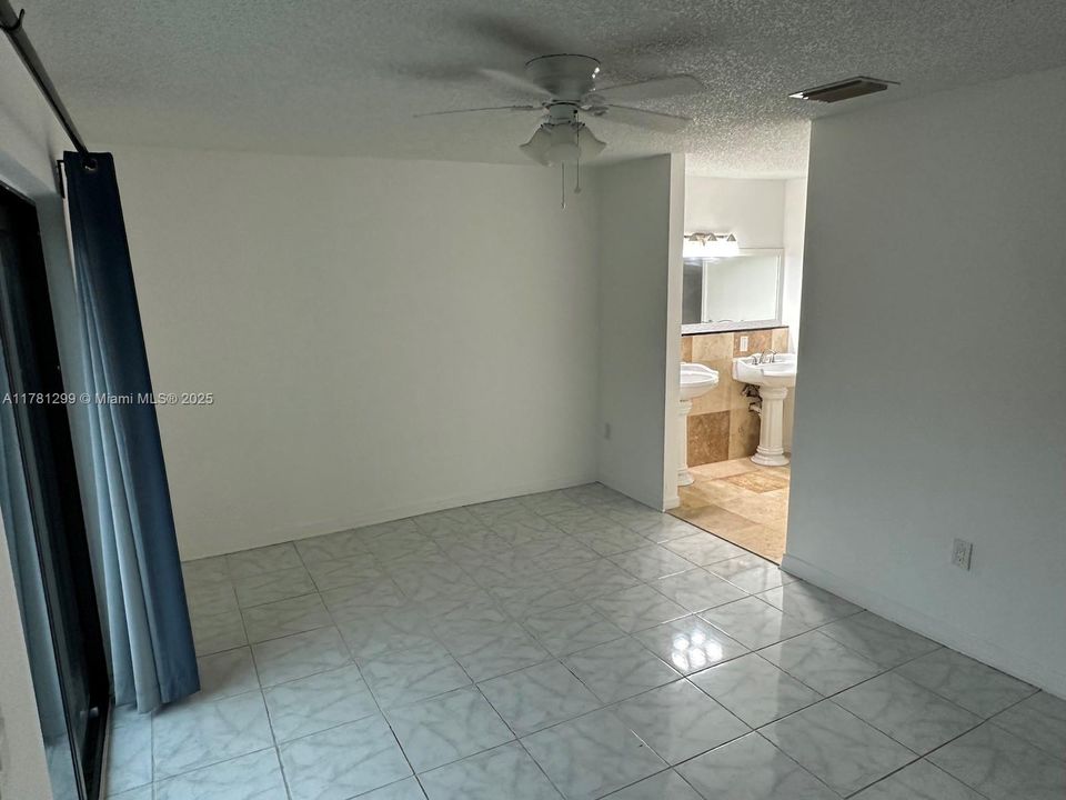 Active With Contract: $399,900 (3 beds, 3 baths, 1340 Square Feet)