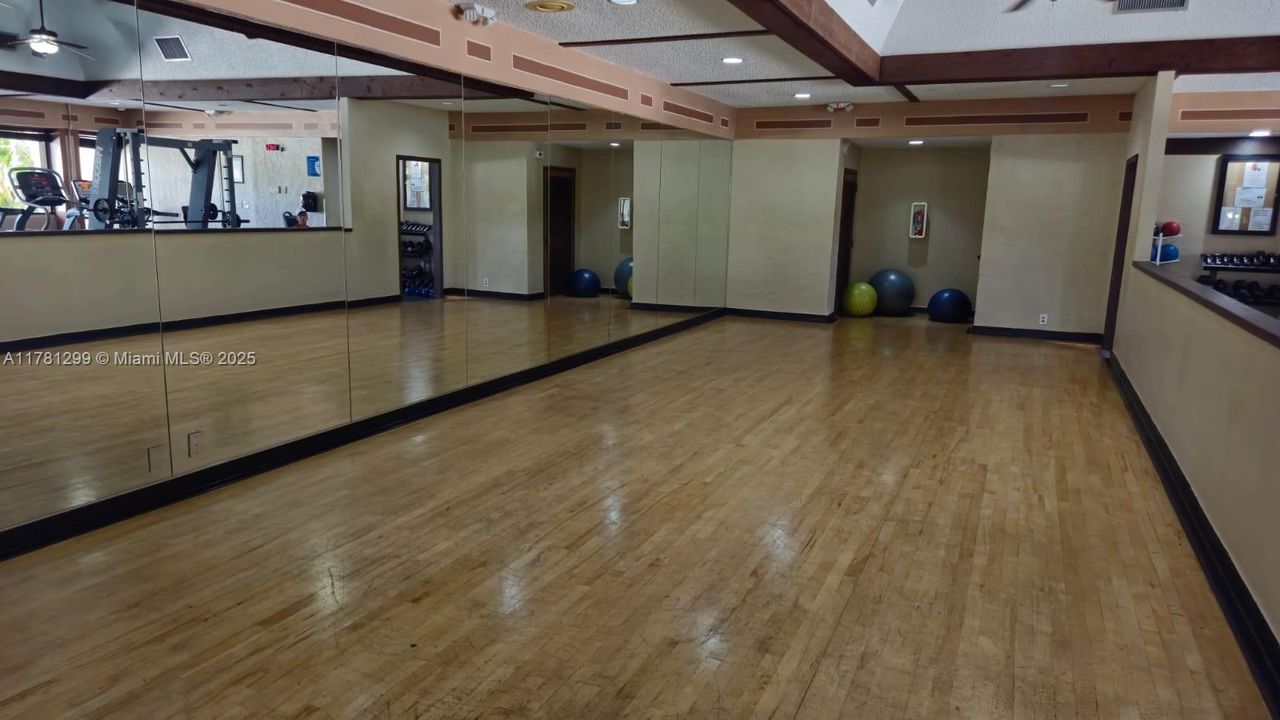 Active With Contract: $399,900 (3 beds, 3 baths, 1340 Square Feet)