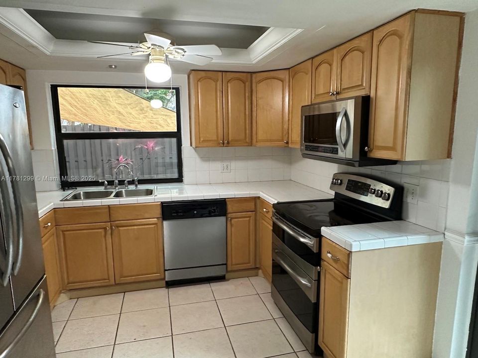 Active With Contract: $399,900 (3 beds, 3 baths, 1340 Square Feet)