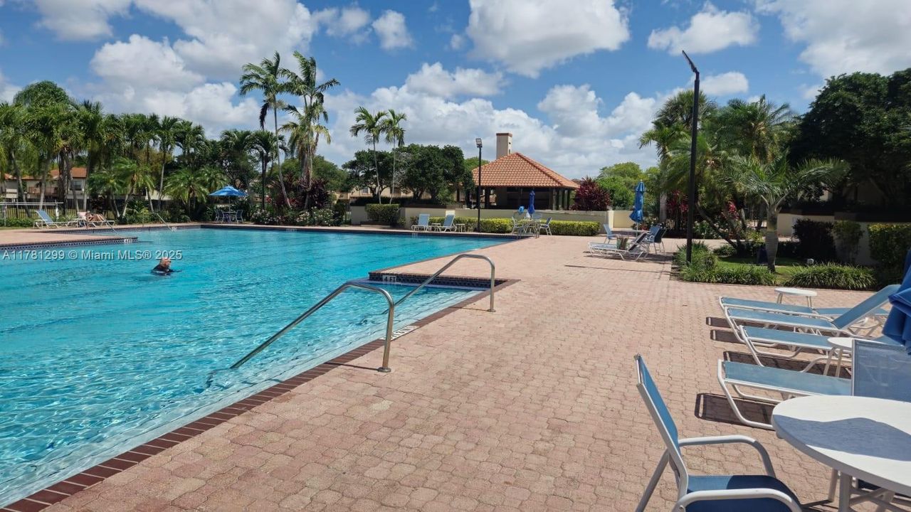 Active With Contract: $399,900 (3 beds, 3 baths, 1340 Square Feet)