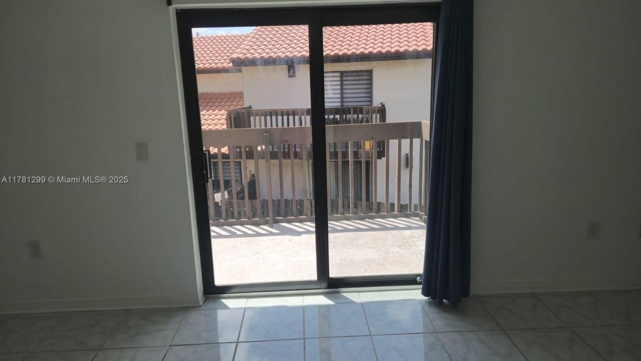 Active With Contract: $399,900 (3 beds, 3 baths, 1340 Square Feet)