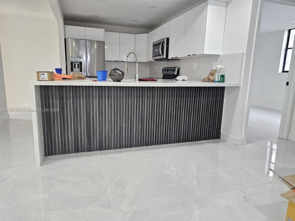 For Sale: $450,000 (2 beds, 2 baths, 1101 Square Feet)