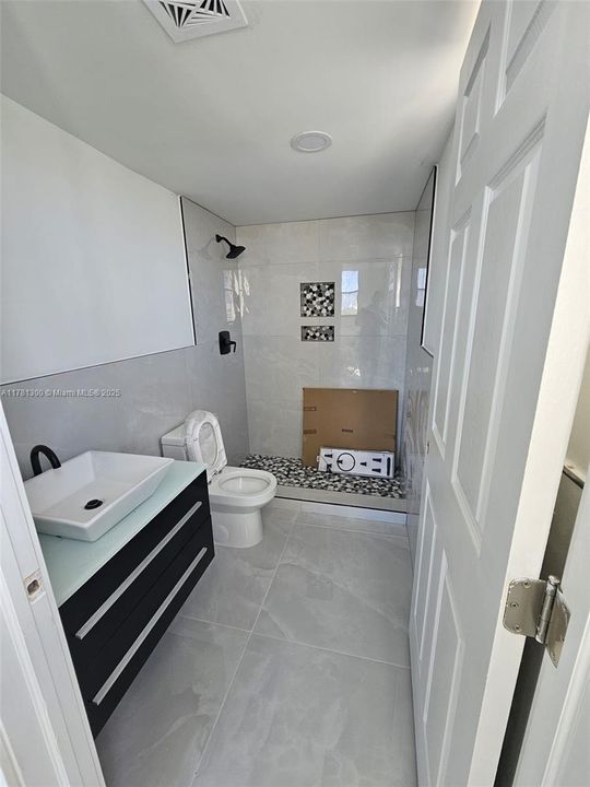 For Sale: $450,000 (2 beds, 2 baths, 1101 Square Feet)