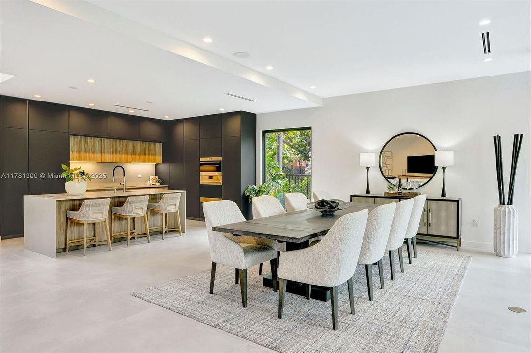 Recently Sold: $4,149,000 (5 beds, 6 baths, 4228 Square Feet)