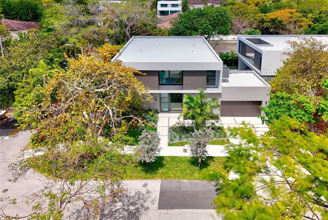 Recently Sold: $4,149,000 (5 beds, 6 baths, 4228 Square Feet)