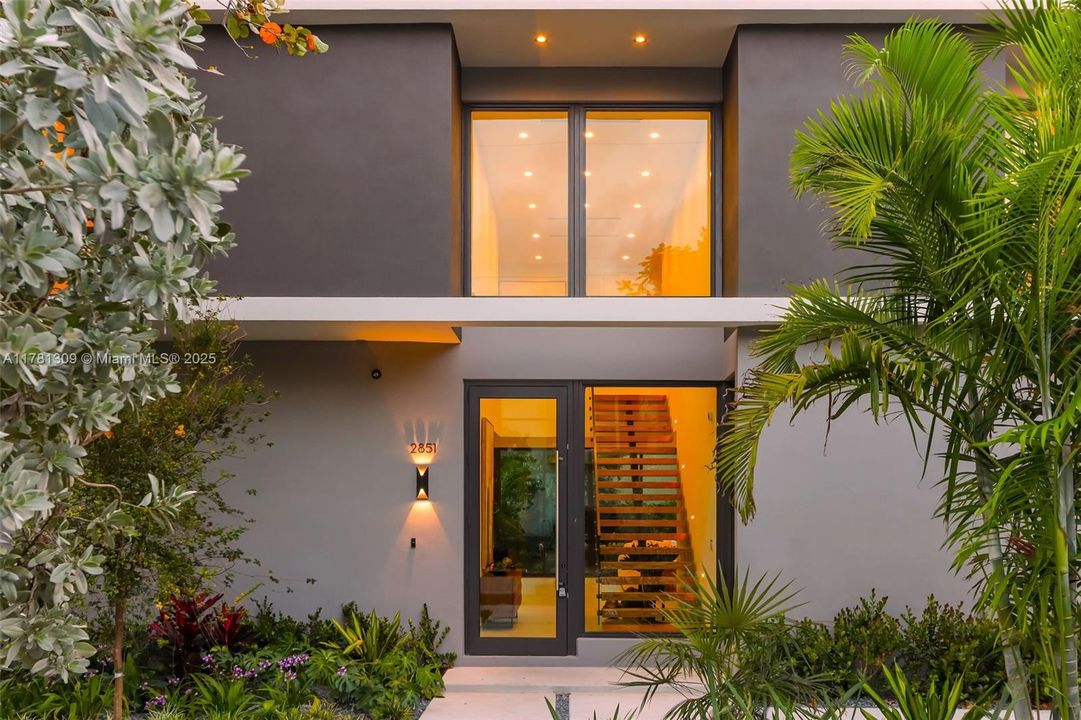 Recently Sold: $4,149,000 (5 beds, 6 baths, 4228 Square Feet)