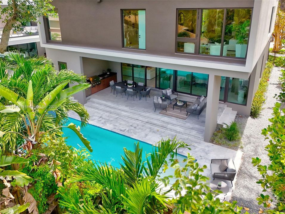 Recently Sold: $4,149,000 (5 beds, 6 baths, 4228 Square Feet)