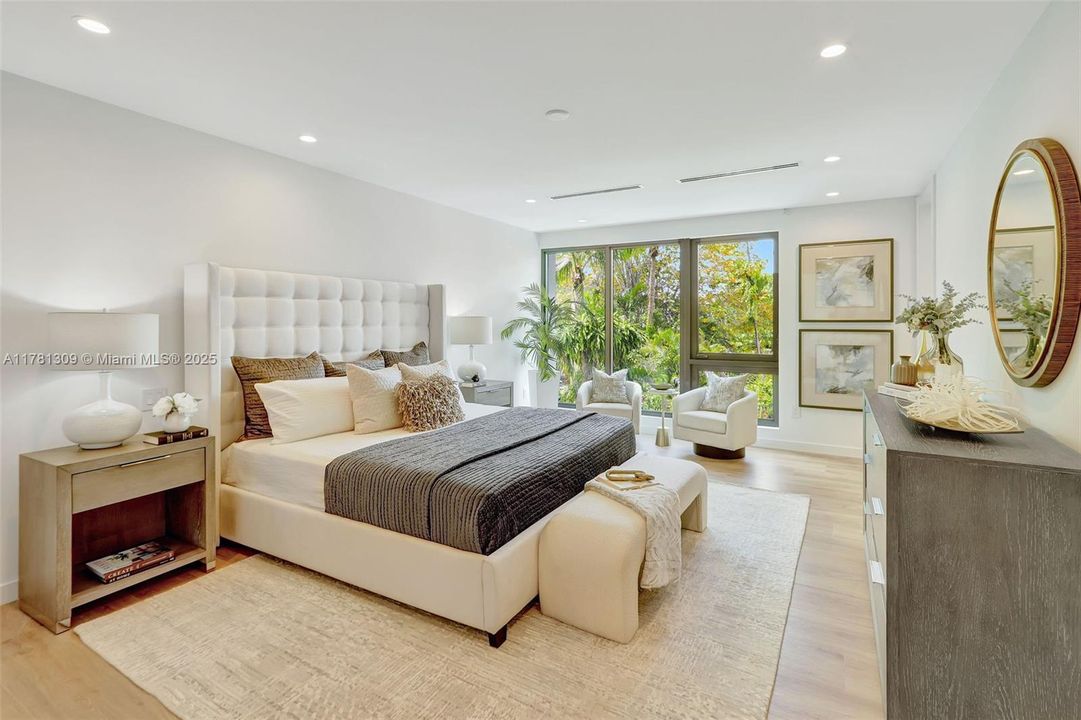 Recently Sold: $4,149,000 (5 beds, 6 baths, 4228 Square Feet)