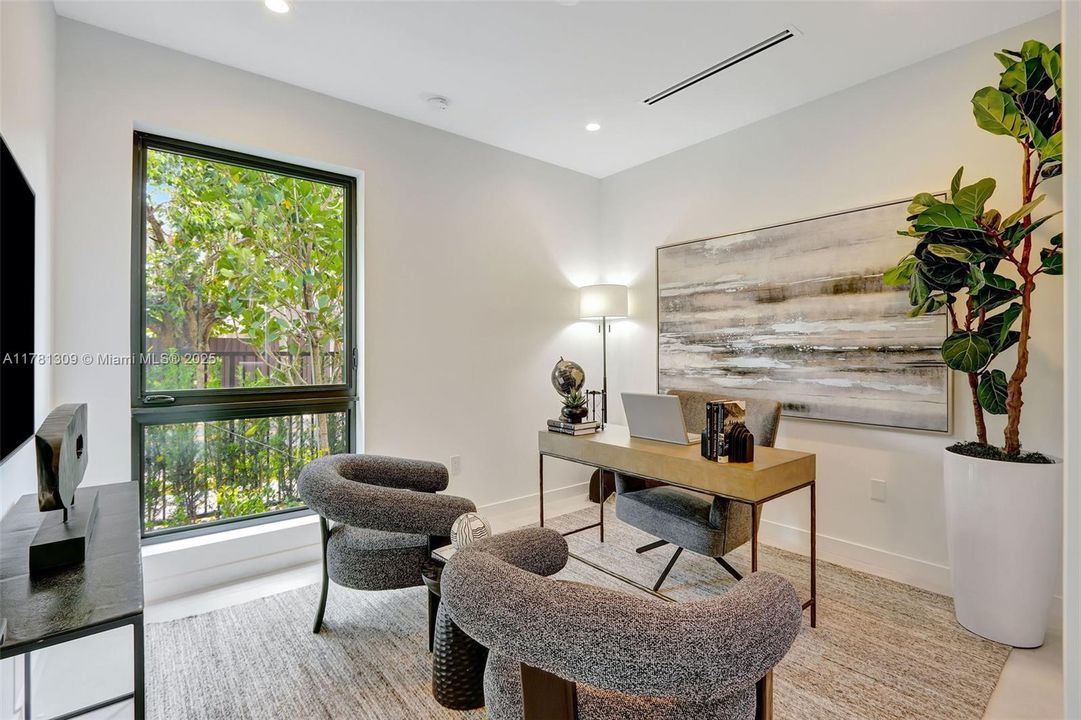 Recently Sold: $4,149,000 (5 beds, 6 baths, 4228 Square Feet)