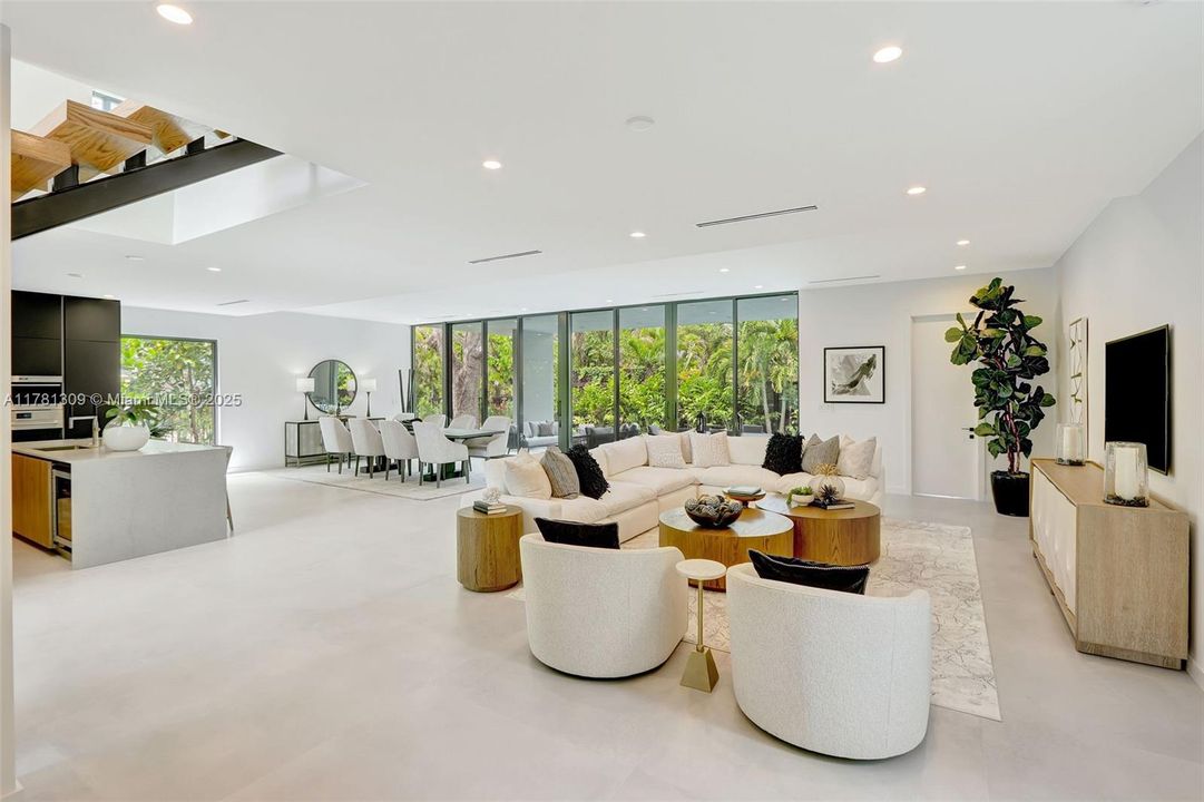 Recently Sold: $4,149,000 (5 beds, 6 baths, 4228 Square Feet)