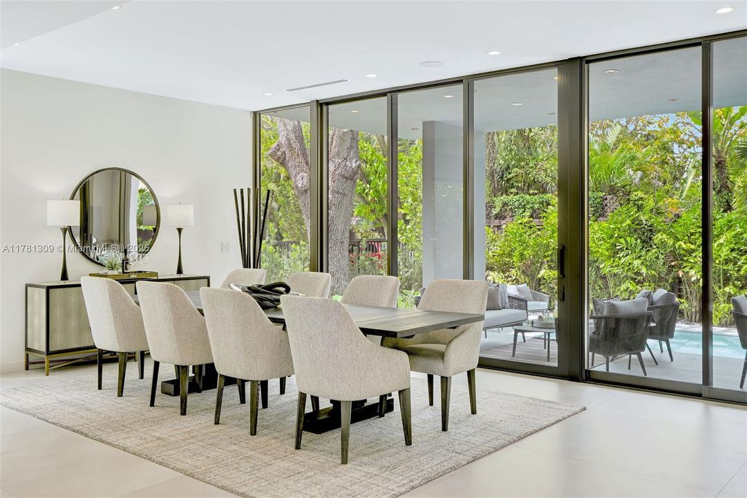 Recently Sold: $4,149,000 (5 beds, 6 baths, 4228 Square Feet)