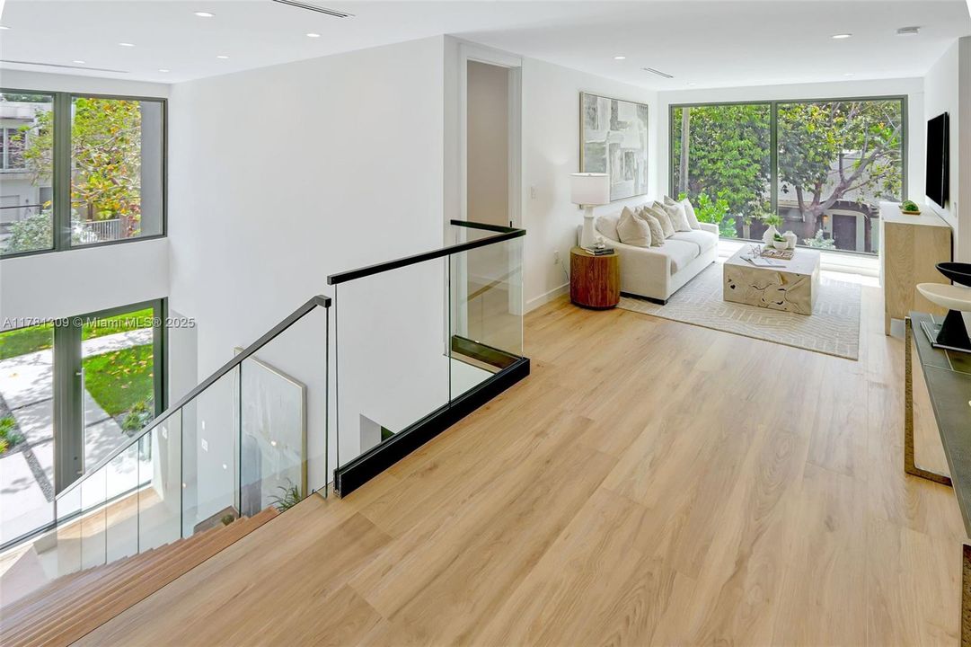 Recently Sold: $4,149,000 (5 beds, 6 baths, 4228 Square Feet)