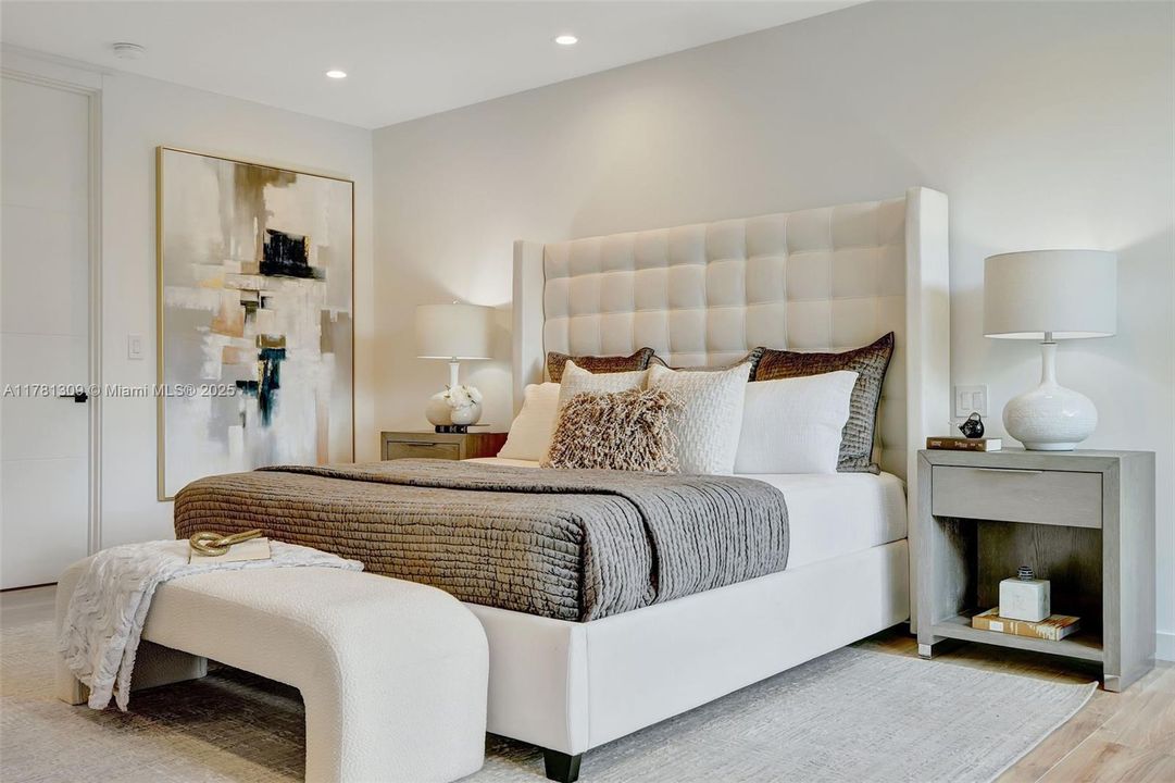 Recently Sold: $4,149,000 (5 beds, 6 baths, 4228 Square Feet)