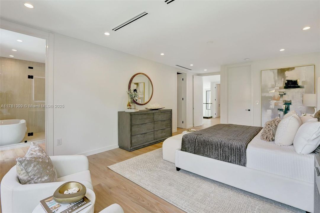 Recently Sold: $4,149,000 (5 beds, 6 baths, 4228 Square Feet)