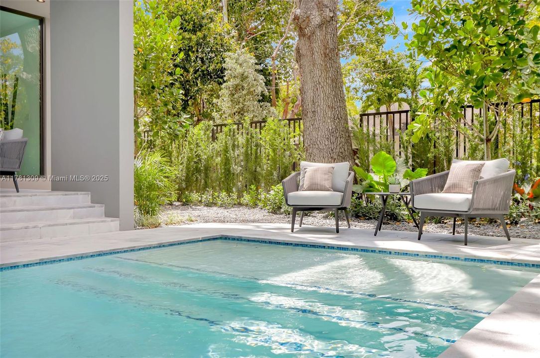 Recently Sold: $4,149,000 (5 beds, 6 baths, 4228 Square Feet)