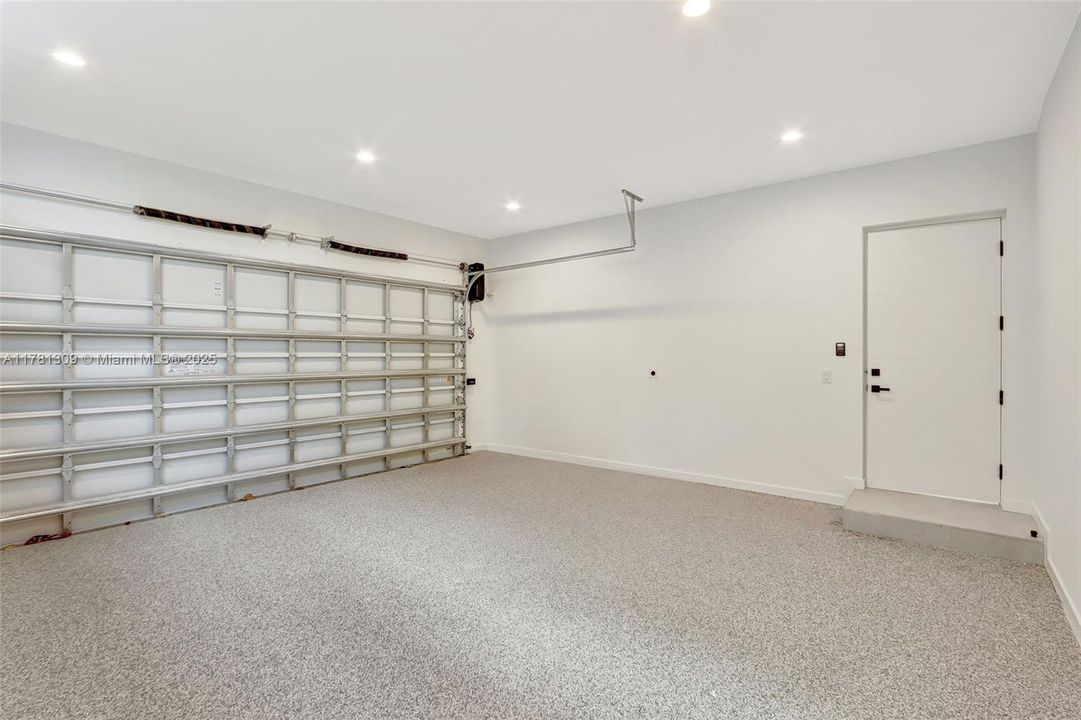 Recently Sold: $4,149,000 (5 beds, 6 baths, 4228 Square Feet)