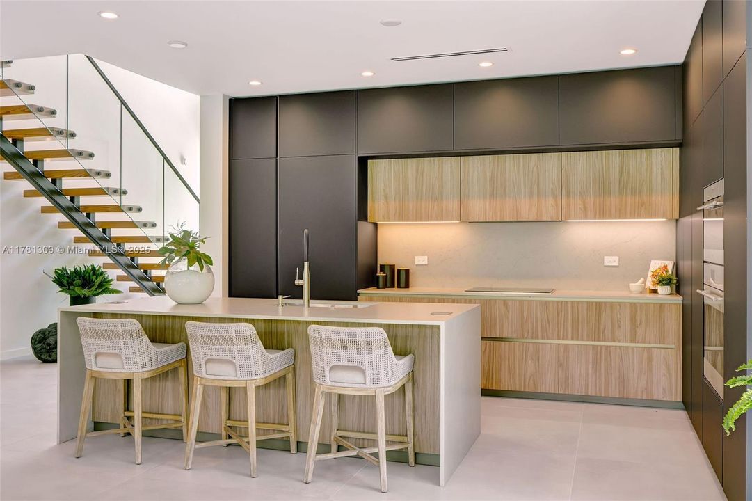 Recently Sold: $4,149,000 (5 beds, 6 baths, 4228 Square Feet)