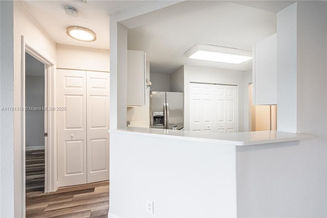 最近租的: $2,400 (2 贝兹, 2 浴室, 1020 平方英尺)