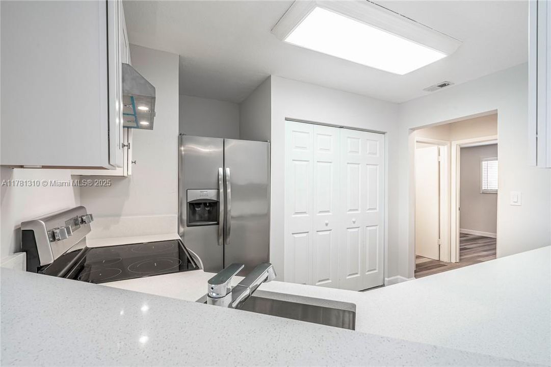 最近租的: $2,400 (2 贝兹, 2 浴室, 1020 平方英尺)