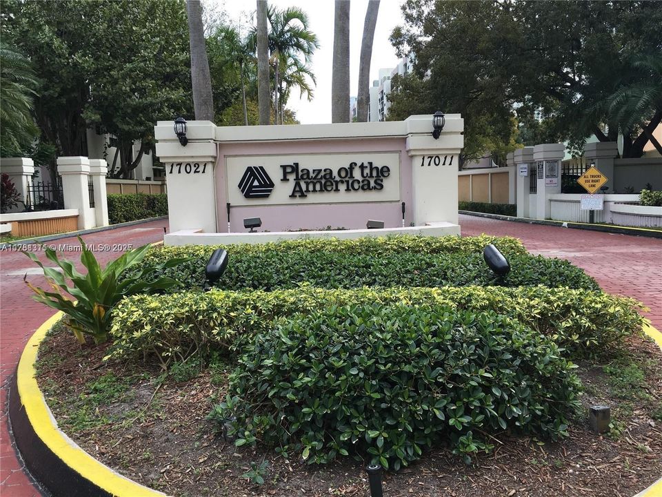 For Sale: $321,001 (2 beds, 2 baths, 894 Square Feet)