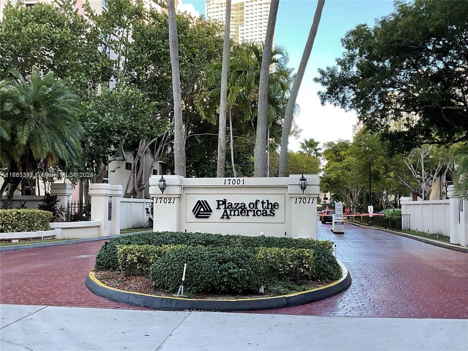 For Sale: $321,001 (2 beds, 2 baths, 894 Square Feet)