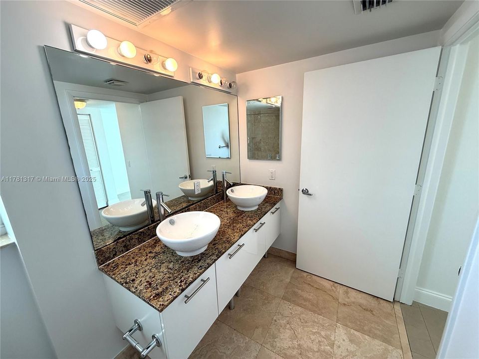 最近租的: $3,850 (2 贝兹, 2 浴室, 1267 平方英尺)