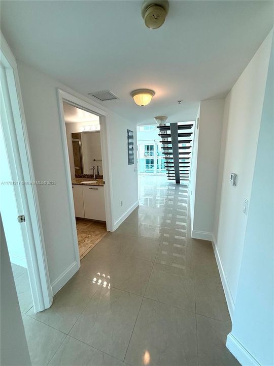 最近租的: $3,850 (2 贝兹, 2 浴室, 1267 平方英尺)